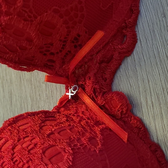 GORGEOUS Red Push Up Bra - Picture 2 of 8